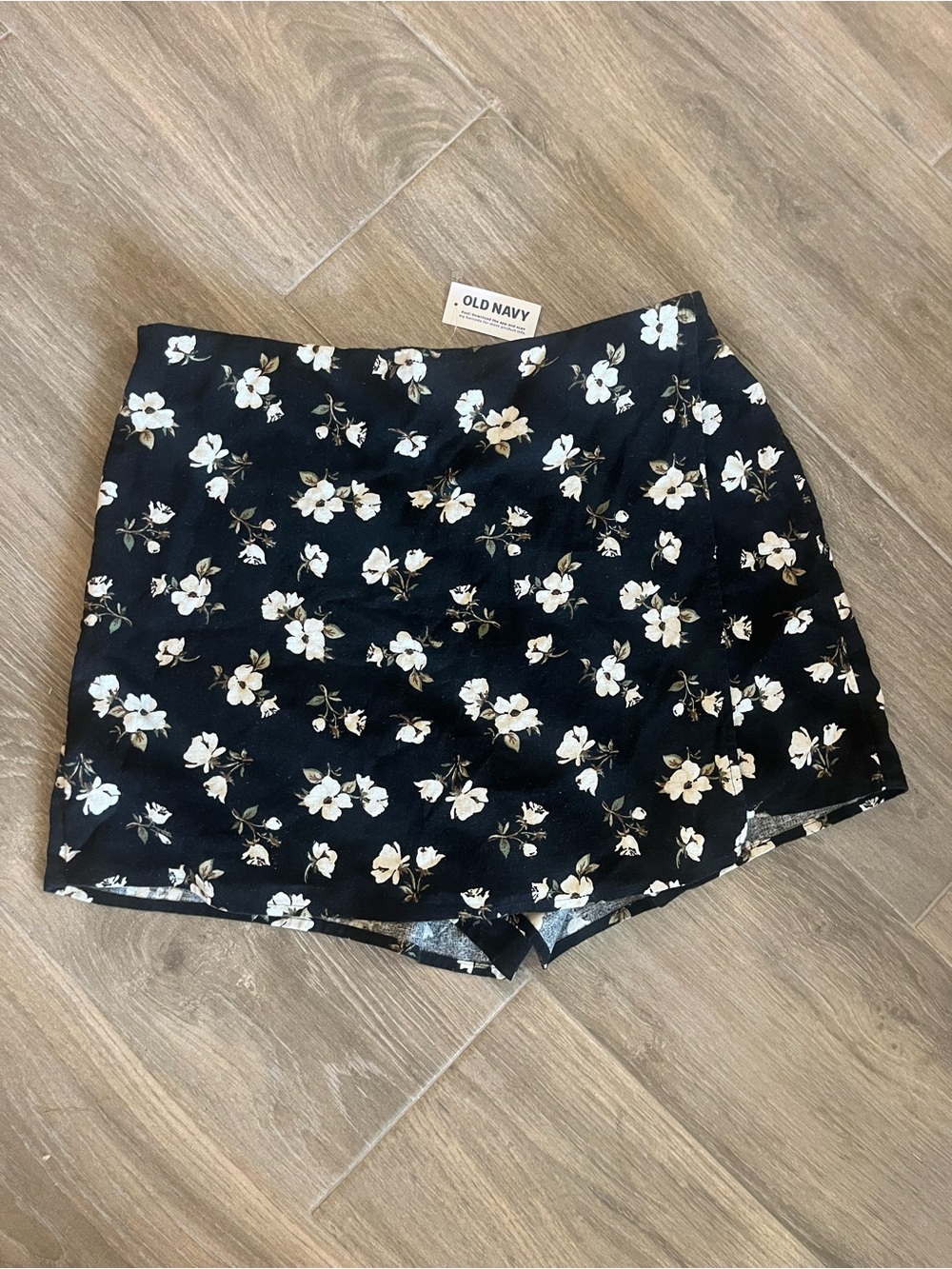 Old Navy Black Floral Women's Skort Shorts